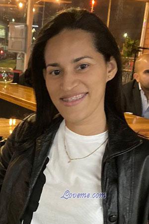 208613 - Alexandra Âge: 39 - Colombie