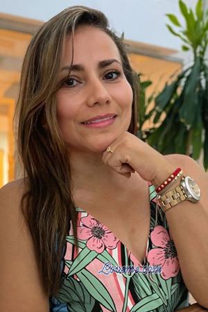 225201 - Yeris Âge: 44 - Colombie