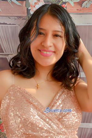 225206 - Fiorela Âge: 34 - Pérou