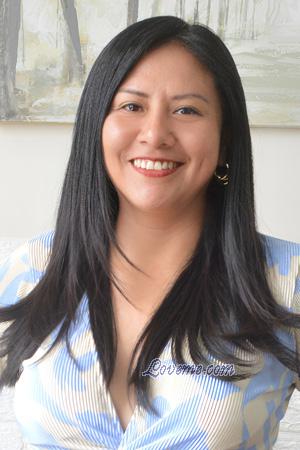 Ladies of P&eacute;rou