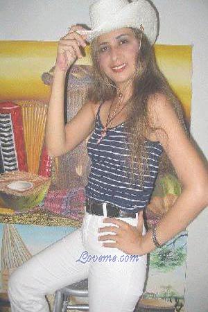 70225 - Sandra &Acirc;ge: 32 - Colombie