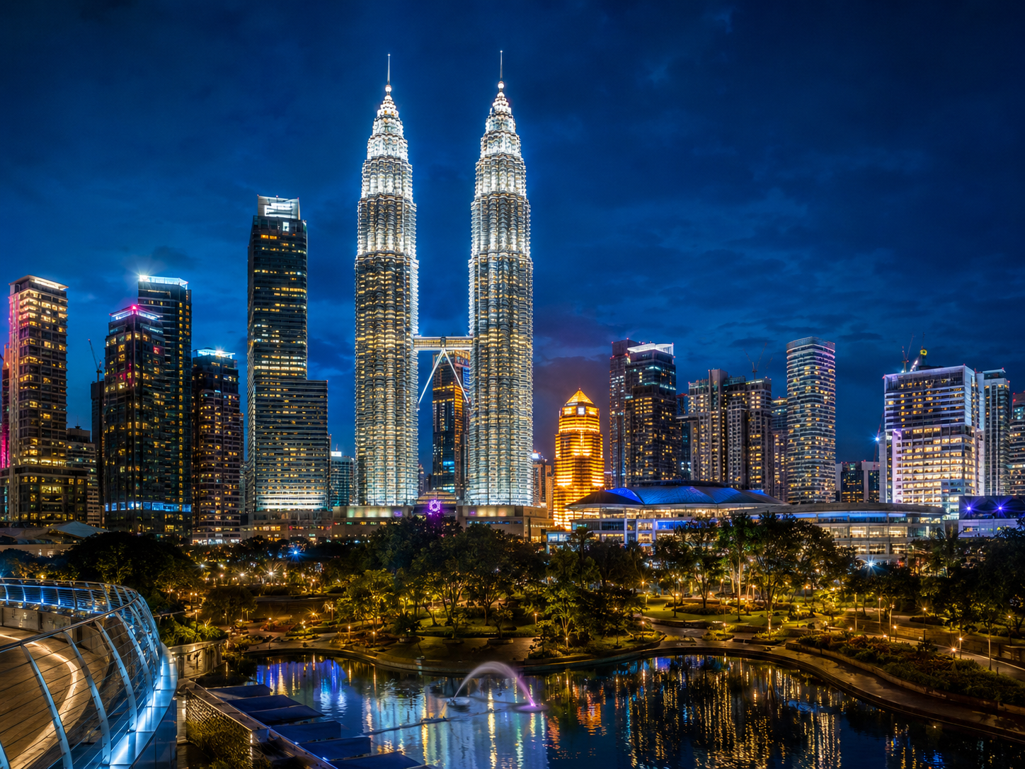 Panorama nocturne de Kuala Lumpur pendant le voyage pour c&eacute;libataires en Malaisie